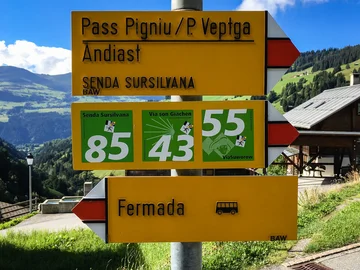 Wanderwegweiser in Pigniu